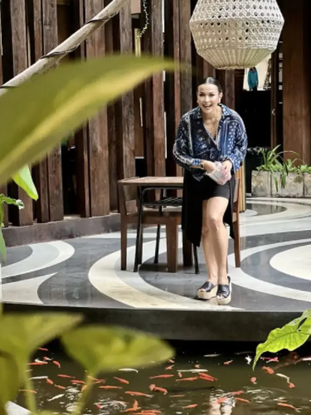 6 Potret Terbaru Jennifer Jill Usai Turun Berat Badan 18 Kg, Awet Muda di Usia 51 Tahun