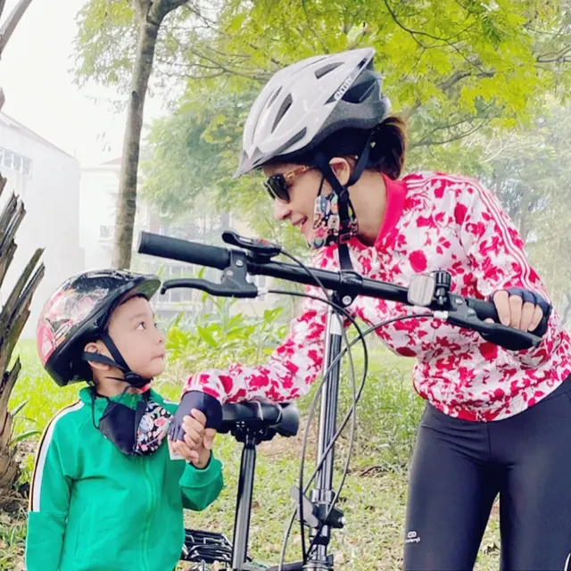 7 Momen Seru Uut Permatasari dan Keluarga saat Gowes Bareng