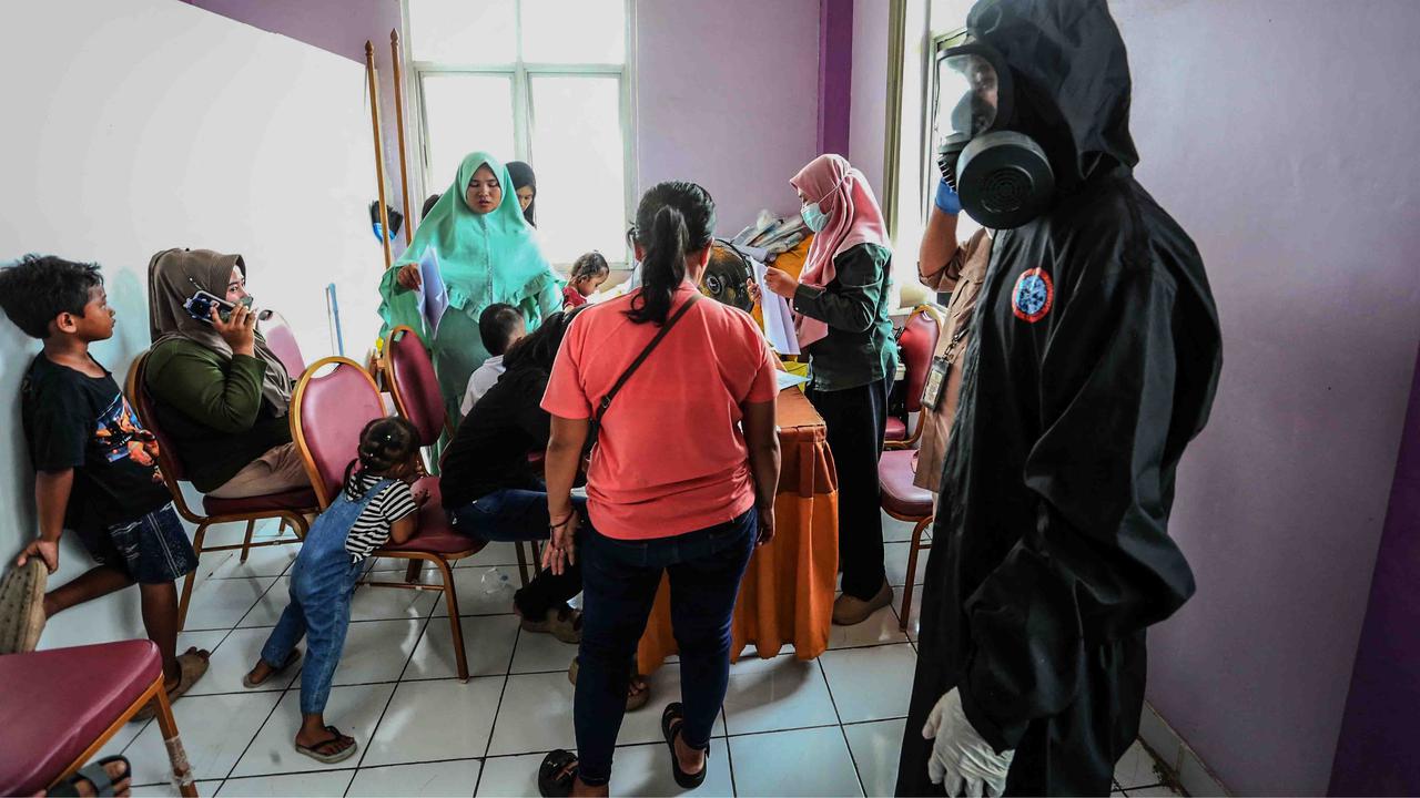 FOTO: Warga Cikande Jalani Pemeriksaan dan Relokasi Usai Temuan Paparan Radioaktif Cs-137
