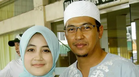 Melihat Kembali Kisah Cinta Umi Pipik Dan Uje Yang Mengharu Biru News Entertainment Fimela Com