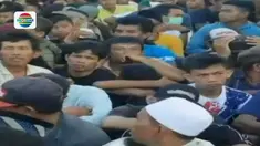 Kepulangan JK ditunggu-tunggu warga sehingga hari ini mereka rela mengantre  menunggu acara open house wakil presiden.