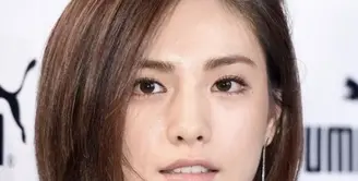 Nana After School tampil menawan dengan gaya rambut pendek yang terlihat begitu seru. [Foto: instagram/ Pledis]