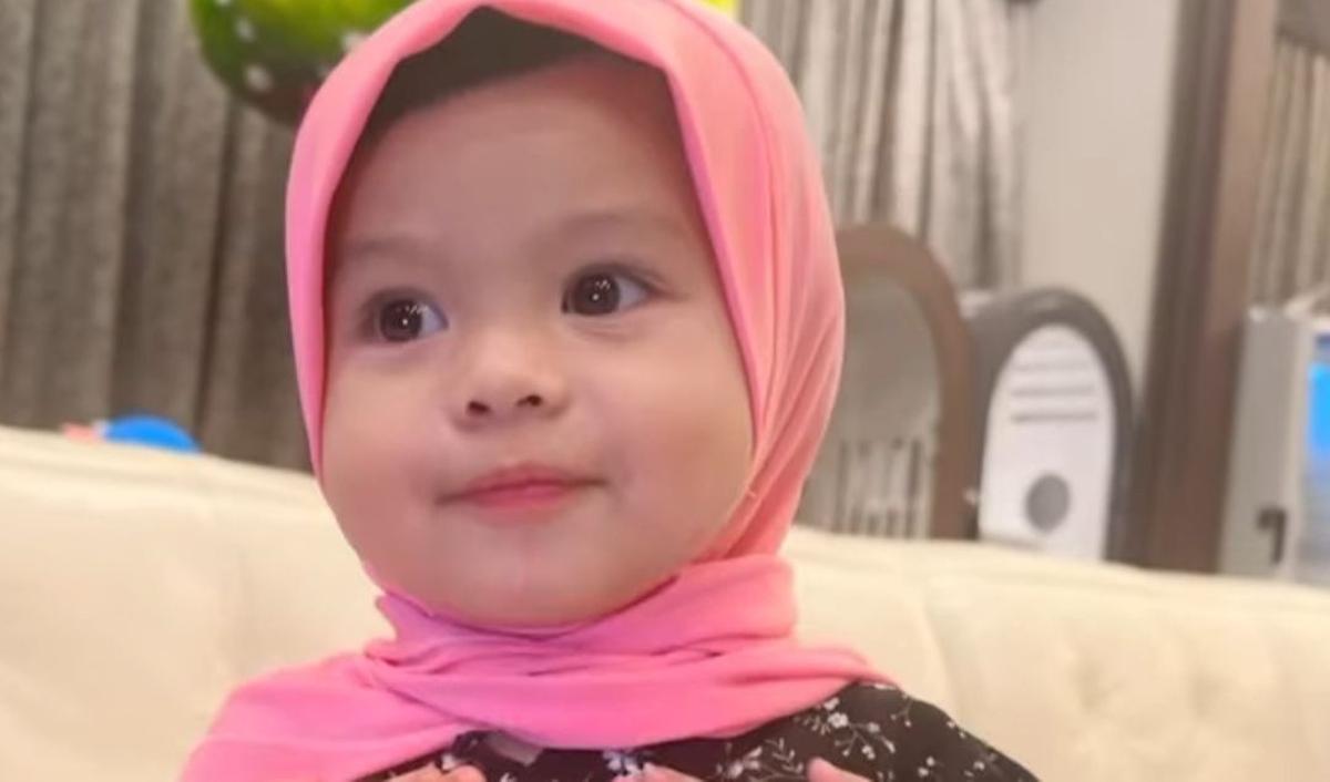 Penampilan Ameena bikin salfok. Potretnya dipuji begitu cantik.<br>