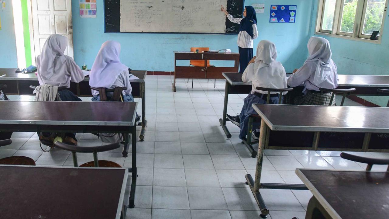 FOTO: Satu Kelas Hanya Empat Murid, Potret Sepinya SMA Swasta di Depok
