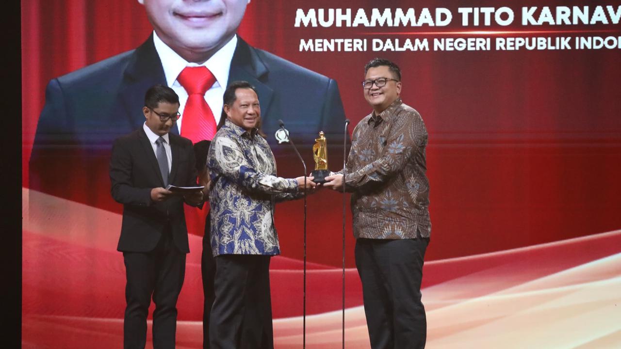Mampu Jaga Sinergi Pusat-Daerah, Mendagri Tito Raih Penghargaan Distinguished Leadership in Home Affairs