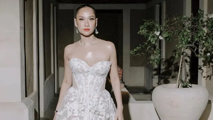 Dress Resepsi Pernikahan Bunga Citra Lestari Masih Jadi Sorotan Publik