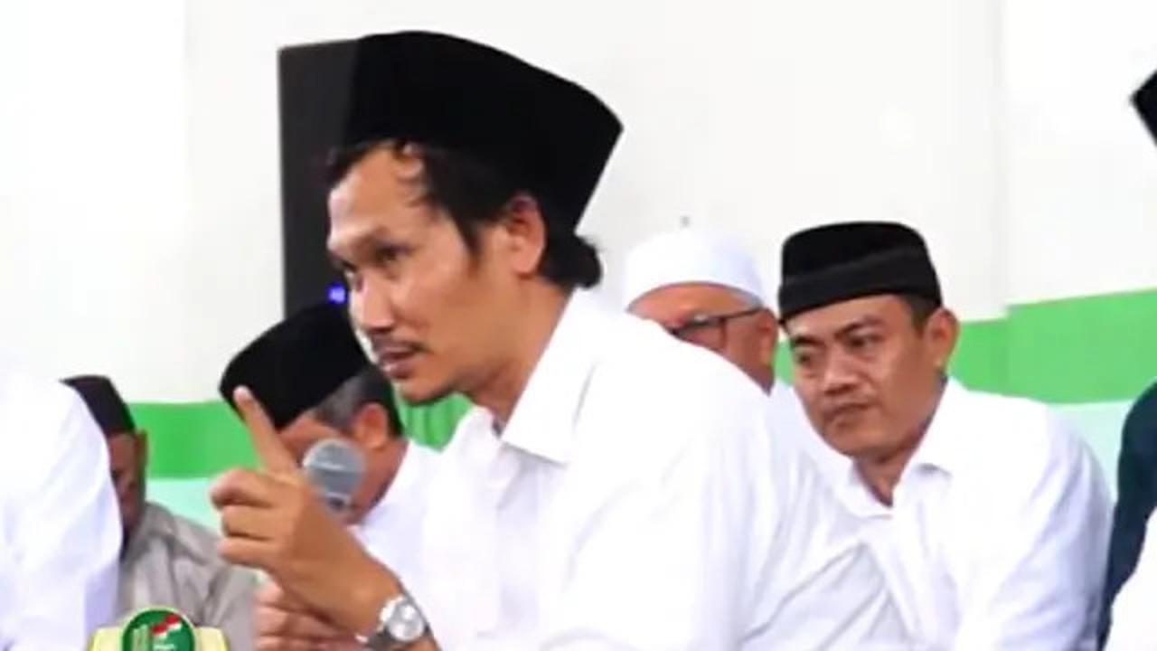 Gus Baha Memarahi Ketua Masjid yang Syaratkan Imam Bersuara Merdu, Ceritanya Begini