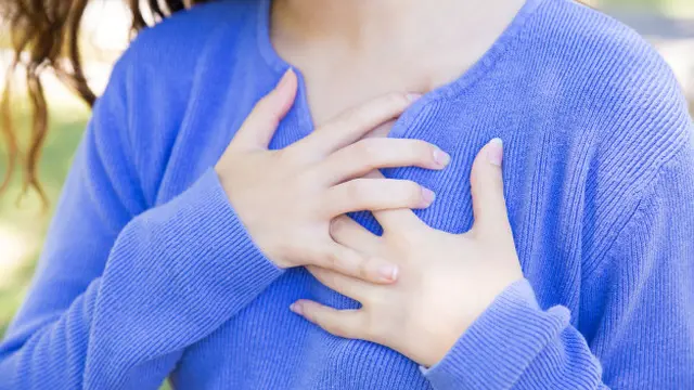 Gambar Ilustrasi Wanita Terkena Penyakit Jantung