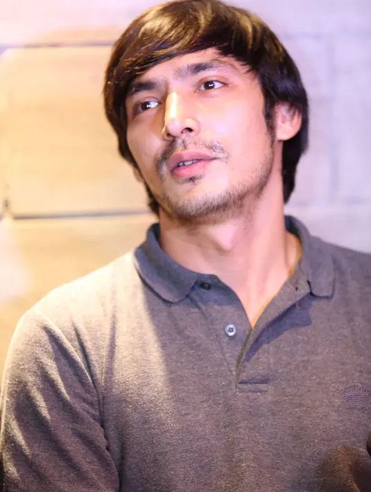 “Promo udah banyak, mulai 1,5 bulan. nobar sehari 3 tempat. selusin udah lebih. ini yang spesial karena kedatangan menteri, ini permintaan khusus," jelas aktor berusia 33 tahun ini. (Deki Prayoga/Bintang.com)