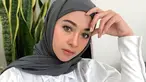 Poppy Bunga Riphat memutuskan untuk berhijab. Gaya penampilan Poppy Bunga dengan hijab ini banjir pujian dari netizen. Parasnya dipuji semakin cantik saat mengenakan balutan hijab. (Liputan6.com/IG/poppybungariphat)