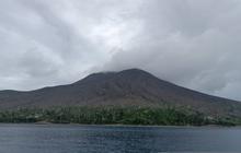Gunung Ruang Berstatus Waspada: Masyarakat Diimbau Tak Masuki Radius Bahaya 2 Km