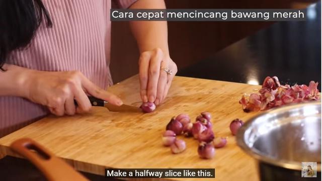 Tips Mengupas Bawang Merah 7 Kali Lebih Cepat