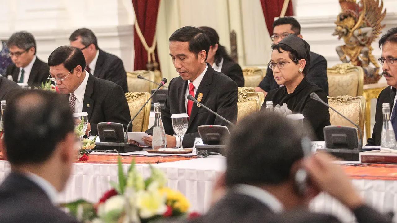 Program seleksi guru ASN PPPK disebut Jokowi merupakan upaya pemerintah untuk merespons permasalahan yang dihadapi guru honorer selama ini, terutama soal kepastian karir dan kesejahteraan.