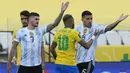 Menurut laporan Globo, penghentian tersebut diduga akibat adanya 4 pemain Timnas Argentina yang bermain di Liga Inggris yang melanggar aturan karantina. (Foto: AP/Andre Penner)