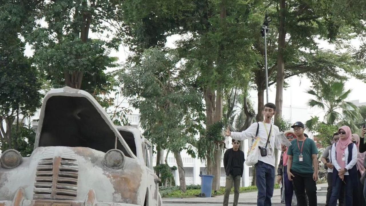 Replika Mobil AWS Mallaby