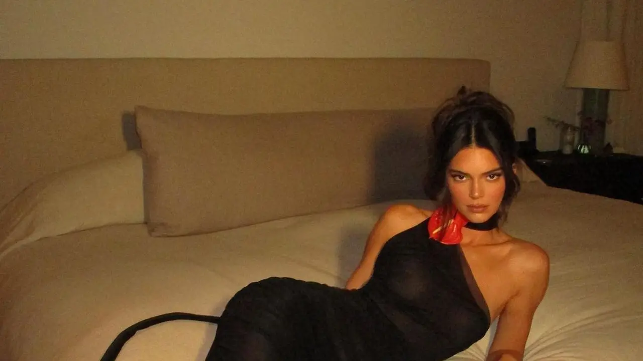 Potret Viral Kendal Jenner Pakai Gaun Menerawang Tanpa Bra saat Hadiri Pesta Ultah Teman