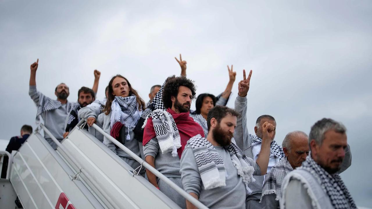 FOTO: Aktivis Global Sumud Tiba di Istanbul Setelah Ditahan srael