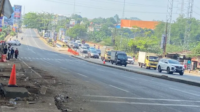 kecelakaan maut truk tangki BBM Pertamina di Jalan Transyogi, Cibubur, Jawa Barat.