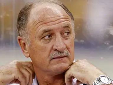 Pelatih Bunyodkor asal Brasil, Luiz Felipe Scolari di laga babak 16 besar Liga Champions Asia melawan Al Hilal di Riyadh, Saudi Arabia, 12 Mei 2010. AFP PHOTO/STR 