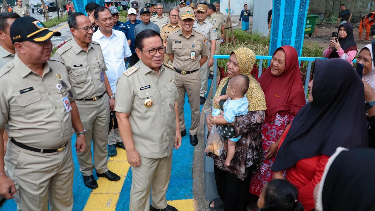 Pramono Tinjau Taman Baru di Kolong Tol Cakung, Warga Ajukan 3 Permintaan