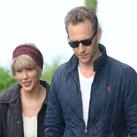 Sejak awal dikabarkan menjalin hubungan asmara, Taylor Swift dan Tom Hiddleston selalu terlihat bersama. Bahkan, keduanya kerap terlihat menghabiskan waktu hampir setiap hari. (Dailymail/Bintang.com)
