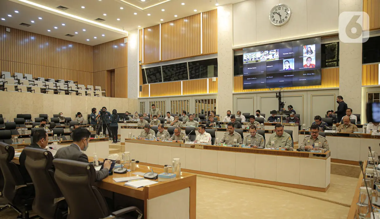 Suasana rapat kerja Menteri Pertanian (Mentan) Syahrul Yasin Limpo dengan Komisi IV DPR di Kompleks Parlemen Senayan, Jakarta, Senin (16/1/2023). Raker tersebut membahas mengenai Kinerja Kementerian Pertanian mulai dari program-program kerja yang tidak memberikan dampak signifikan terhadap petani, hingga data stok pangan yang berbeda. (Liputan6.com/Faizal Fanani)