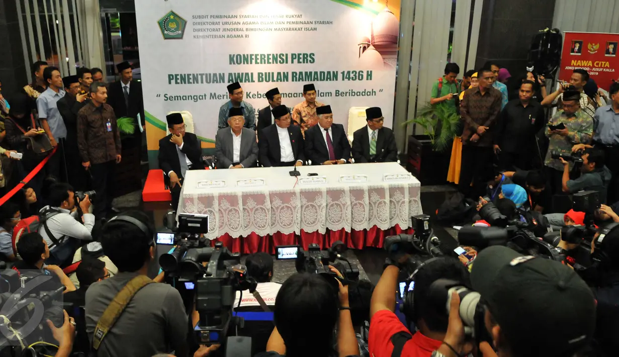 Suasana konferensi pers penentuan awal bulan Ramadan 1436 H di Kementerian Agama, Jakarta, Rabu (16/6/2015). Pemerintah melalui sidang tersebut memutuskan tanggal 1 Ramadan 1436 H jatuh pada hari Kamis, 18 Juni 2015. (Liputan6.com/Andrian M Tunay)