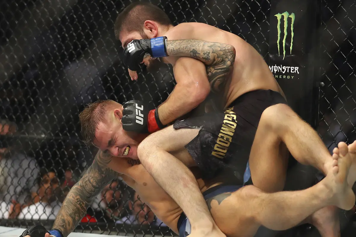Khabib Nurmagomedov Bungkam Dustin Poirier di UFC 242