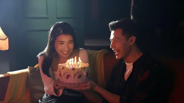 Artis penyanyi Christie dalam video klip single terbarunya