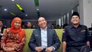 Menteri Sosial Khofifah Indar Parawansyah (kiri) saat menghadiri Temu Karya Nasional VII Karang Taruna di Jakarta, Rabu (20/5/2015). Pemerintah menargetkan menurunkan kemiskinan yang saat ini 10,96 persen menjadi 7 persen. (Liputan6.com/Helmi Afandi) 