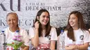 Senk Lotta hadir saat syukuran jelang proses syuting film Jangan Berheti Menyayangi Aku di kawasan BSD, Tangerang Selatan, Kamis (12/3/2020). (Adrian Putra/Fimela.com)