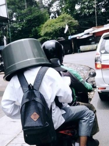 7 Momen Ngakak Penumpang Maksa Naik Ojek Online