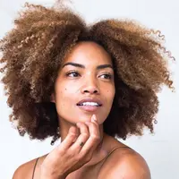 Senam wajah bisa bantu hilangkan kerutan di dahi dengan optimal. (Foto: Unsplash)