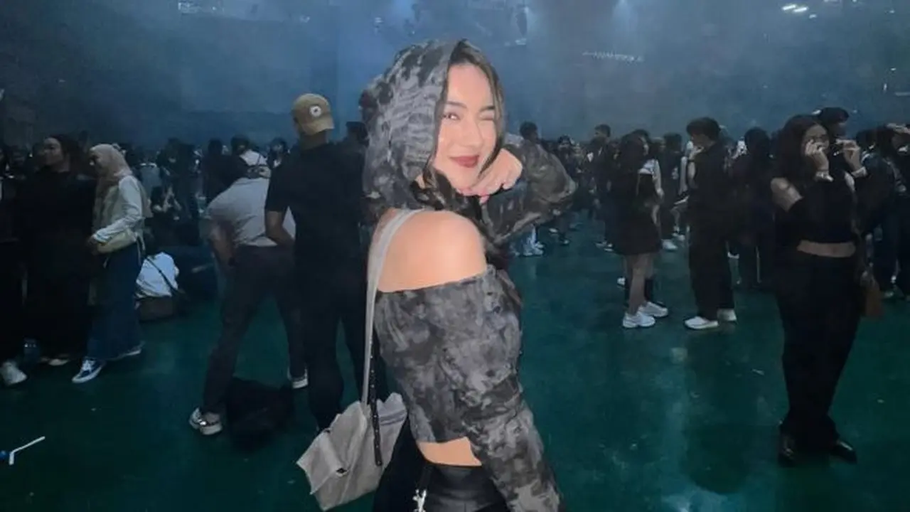 Potret Cantik Ersya Aurelia saat Nonton Konser NIKI Buzz World Tour (credit: instagram/ersyaurel)