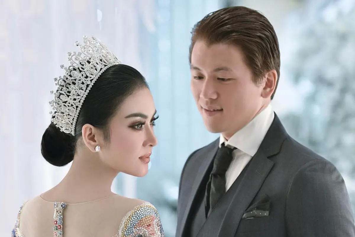 [Fimela] Syahrini dan Reino Barack