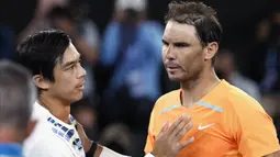 Rafael Nadal gagal mempertahankan gelarnya pada seri Grand Slam pertama tahun ini, Australia Open 2023 setelah kalah 4-6, 4-6 dan 5-7 dari petenis Amerika Serikat, Mackenzie McDonald. (AP Photo/Asanka Brendon Ratnayake)
