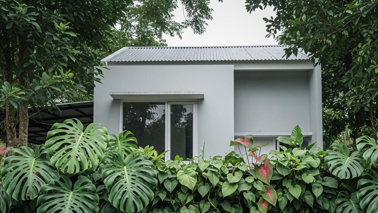 Inspirasi Living Fence dari Tanaman Berlapis (AI Generated)