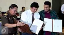 Kejaksaan Agung, Bareskrim Polri dan Bawaslu sepakat menjalin nota kesepahaman terkait penindakan pelanggaran pidana dalam Pilkada serentak 2017 mendatang, Jakarta, Senin (21/11).  (Liputan6.com/JohanTallo) 