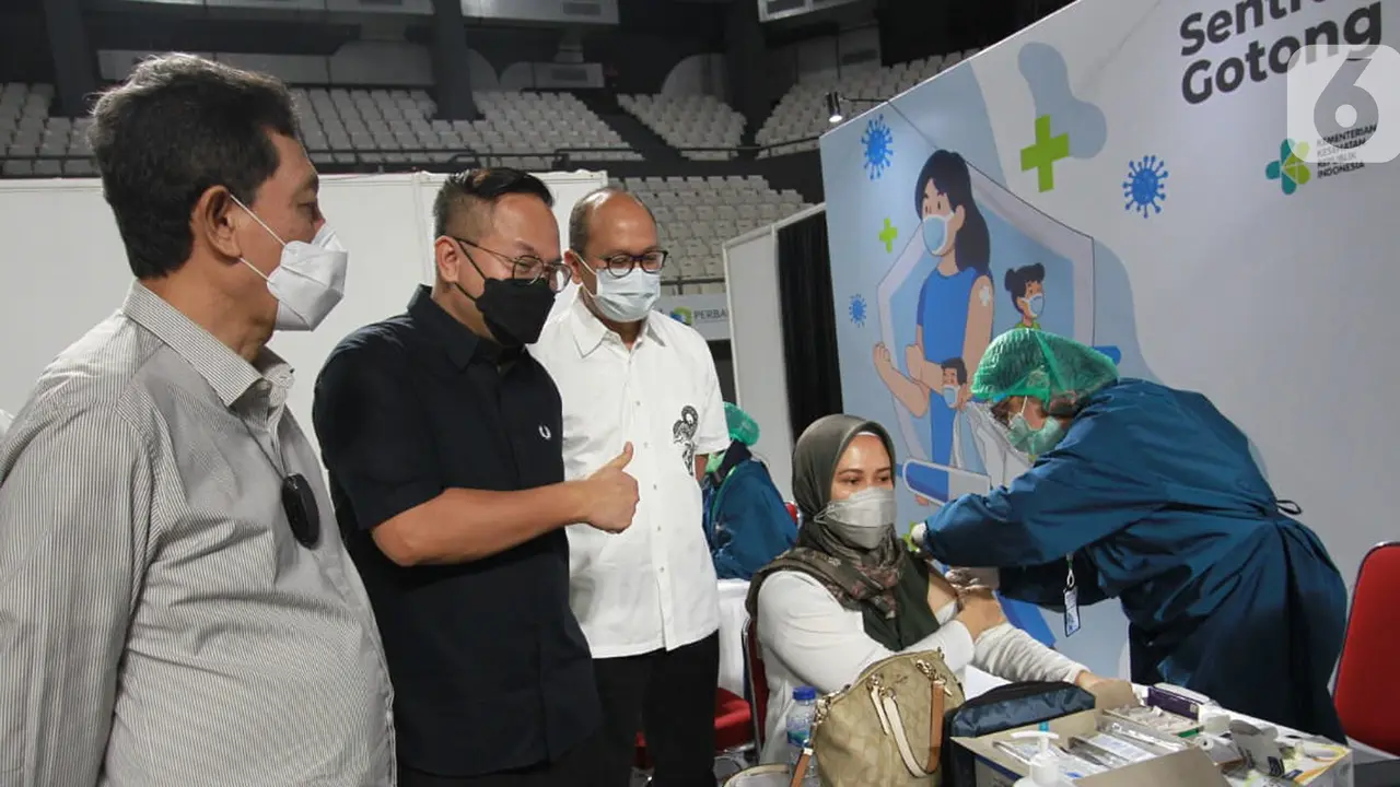 Karyawan Bank Ikuti Vaksin Gotong Royong