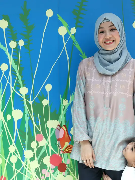 Sebagai seorang ibu, Natasha bisa merasakan seperti apa beratnya. Apalagi belum lama ini, ia baru saja ditinggal oleh ayahnya. Dari situ, ia banyak belajar ketegaran seorang ibu dari ibunya sendiri. (Nurwahyunan/Bintang.com)