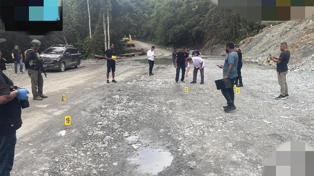 Olah TKP Penembakan Dua Polisi oleh KKB di Nabire