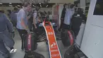 Mobil Rio Haryanto terpaksa masuk paddock karena mengalami masalah Drivline menurut pihak Manor Racing lewat akun Twitternya, Minggu (20/3/2016). (Bola.com/F1/Twitter)