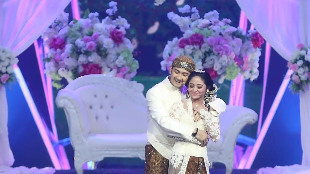 [Bintang] Dewi Perssik dan Angga Wijaya