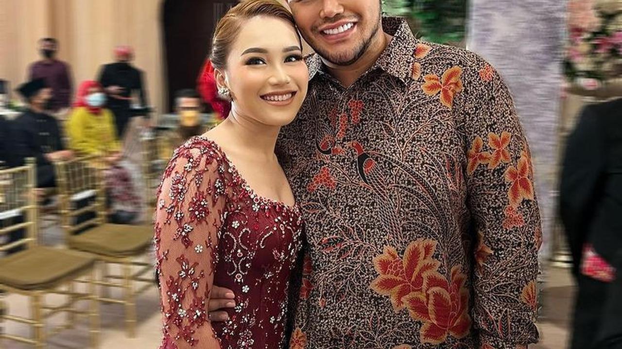Ayu Ting Ting Menuju Pernikahan dengan Abdi Negara, 10 Potret yang Dulu Dirumorkan Jadi Calon Menantu Ayah Rozak