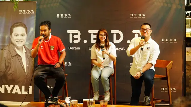 Erick Thohir bertemu suporter pada event #JagainET di Denpasar pada Sabtu (11/2/2023).