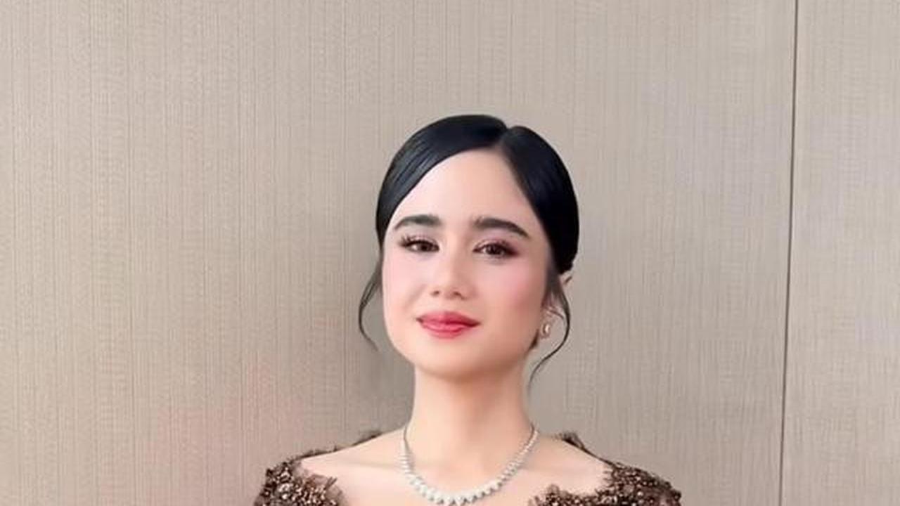 Inspirasi Kebaya ala Tissa Biani di Acara Pernikahan El Rumi dan Syifa Hadju, Cantiknya Mewah