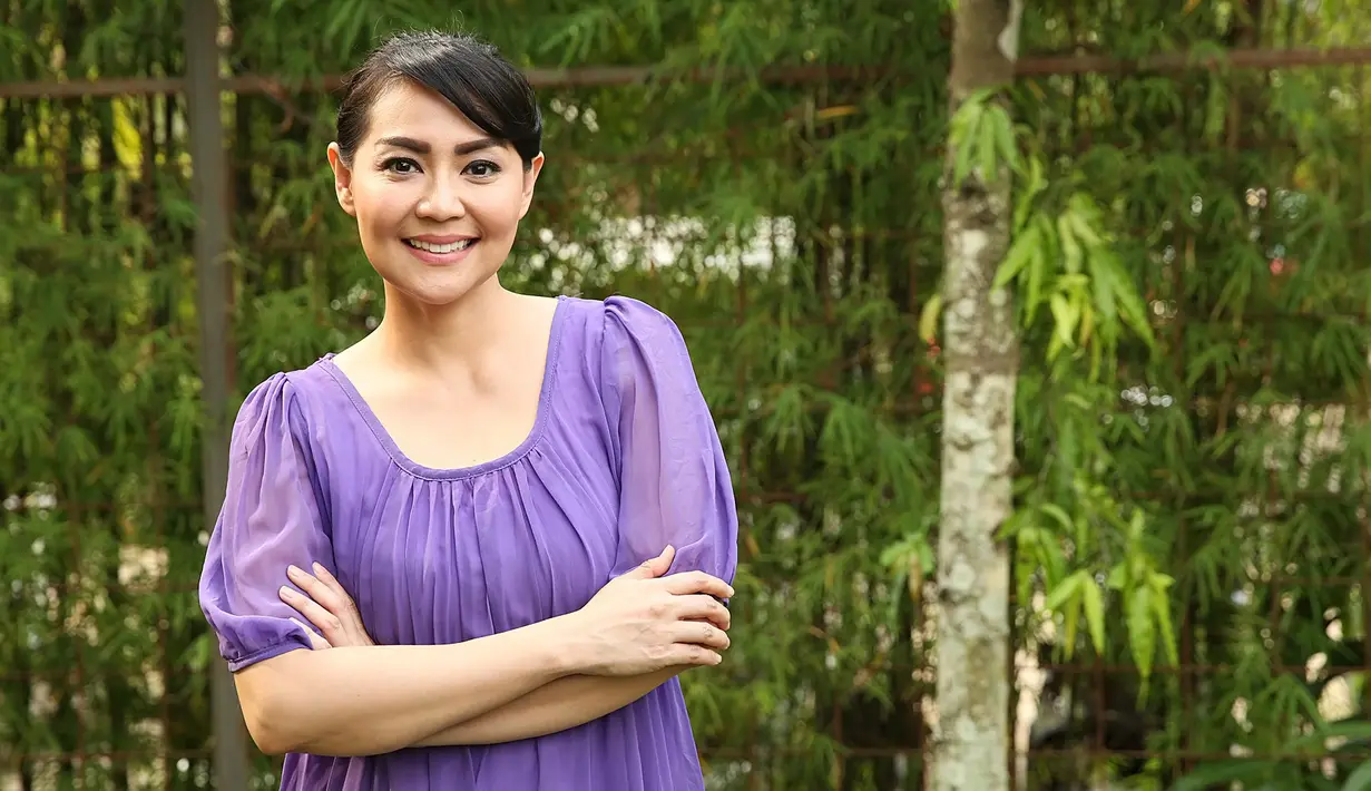 Sejak resmi bercerai dengan Sandy Tumiwa pada tahun 2014 silam, Tessa Kaunang mengaku tidak pernah lagi ketemu dengan mantan suaminya. Meski demikian, ia masih komunikasi terkait dengan anak-anaknya. (Bambang E. Ros/Bintang.com)