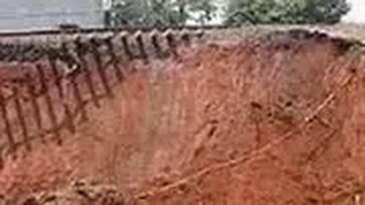 Di Kabupaten Agam juga terjadi banjir dan longsor pada titik. Saat ini di sana BPBD beserta instansi terkait sudah berada di lokasi.