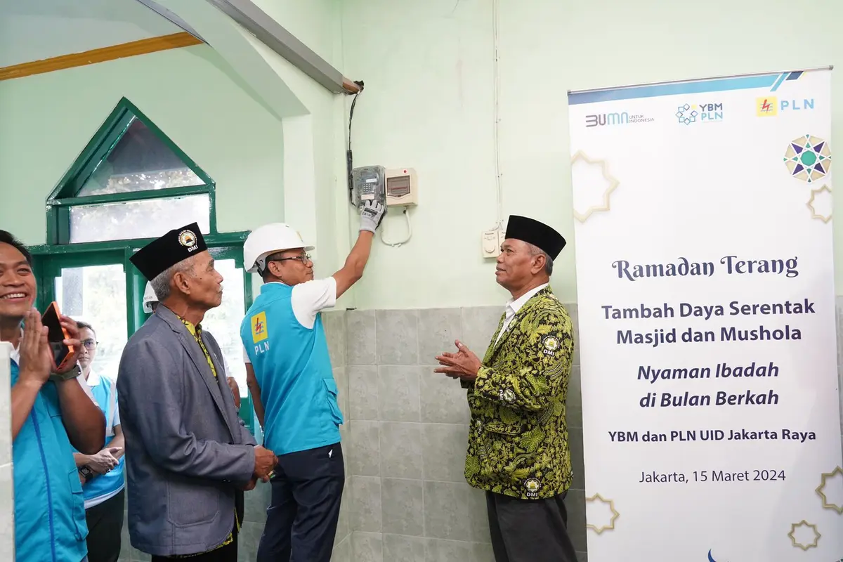 Sebanyak 237 masjid dan mushola di wilayah Jakarta mendapatkan bantuan tambah daya gratis secara serentak hasil infaq pegawai PLN Unit Induk Distribusi (UID) Jakarta Raya