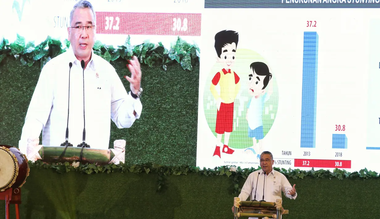 Menteri Desa PDTT Eko Putro Sandjojo memberi sambutan dalam Forum Nusantara bersama UN Women, Jakarta, Jumat (8/2). Forum membahas geliat perempuan di desa membangun deteksi dan respons terhadap isu intoleransi dan radikalisme. (Liputan6.com/JohanTallo)